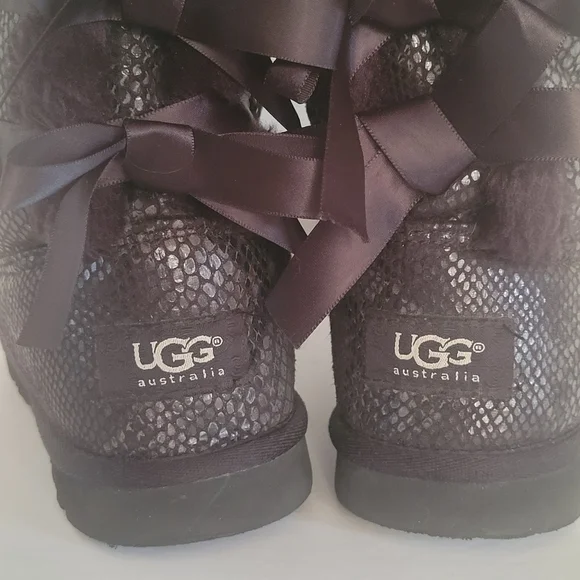 UGG Australia Snake Skin Pattern Bows Boots - Picture 5 of 14